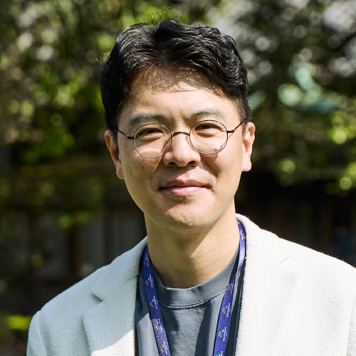 Donghyuk Shin（申東赫）